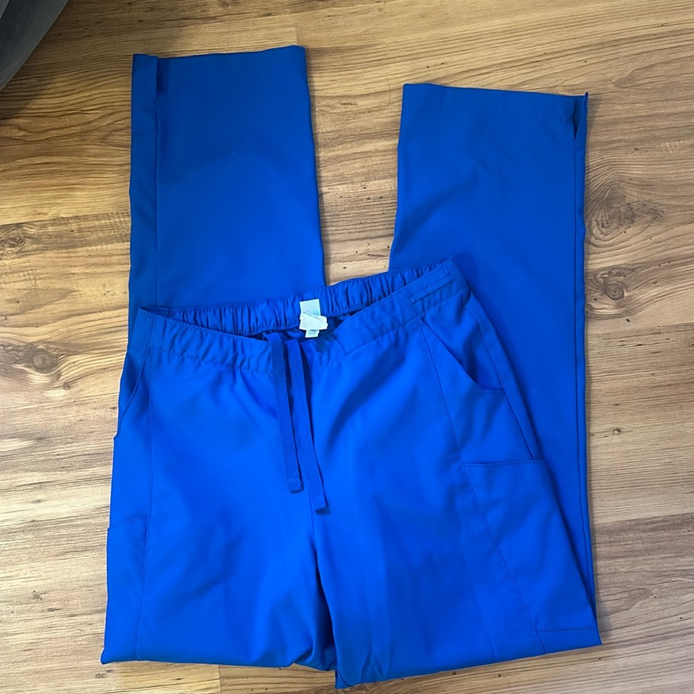 Wonder wink straight leg scrub pants. Size M